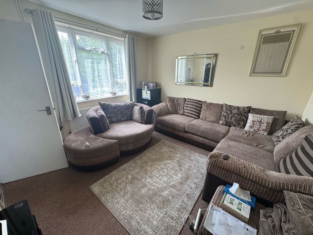 Property photo 1 of 10 Lounge