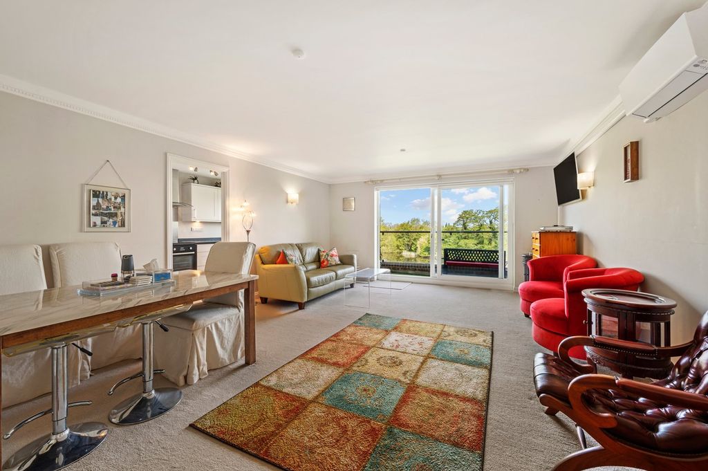 Property photo 3 of 19