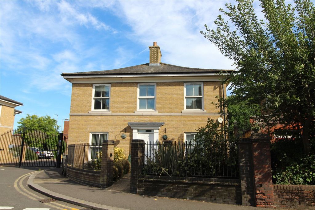 Property photo 1 of 9 Exterior