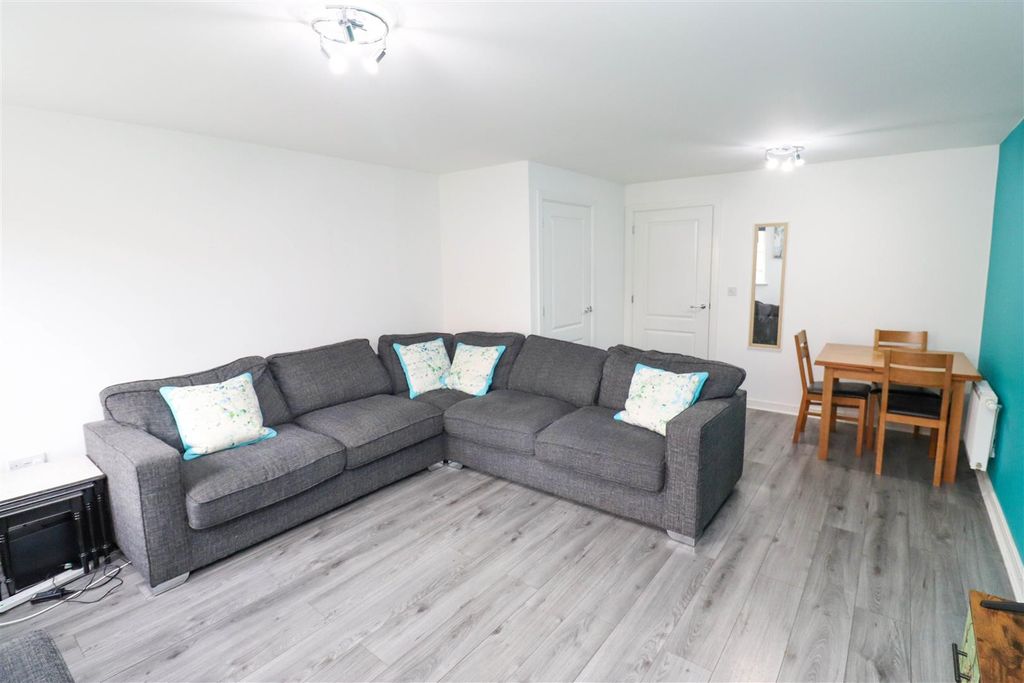 Property photo 3 of 19 Lounge/Dining Room