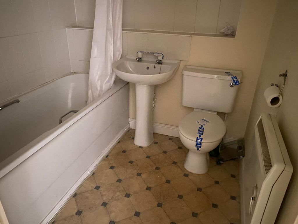 Property photo 3 of 6 Bathroom