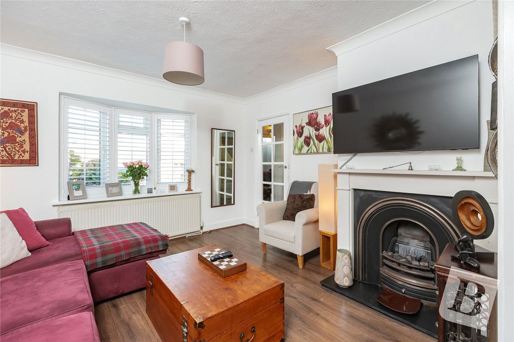 Property photo 3 of 23 Lounge