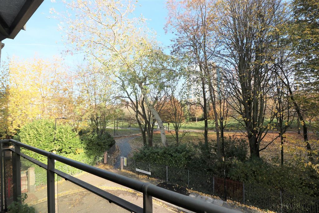 Property photo 2 of 13 Queens Court.Jpg