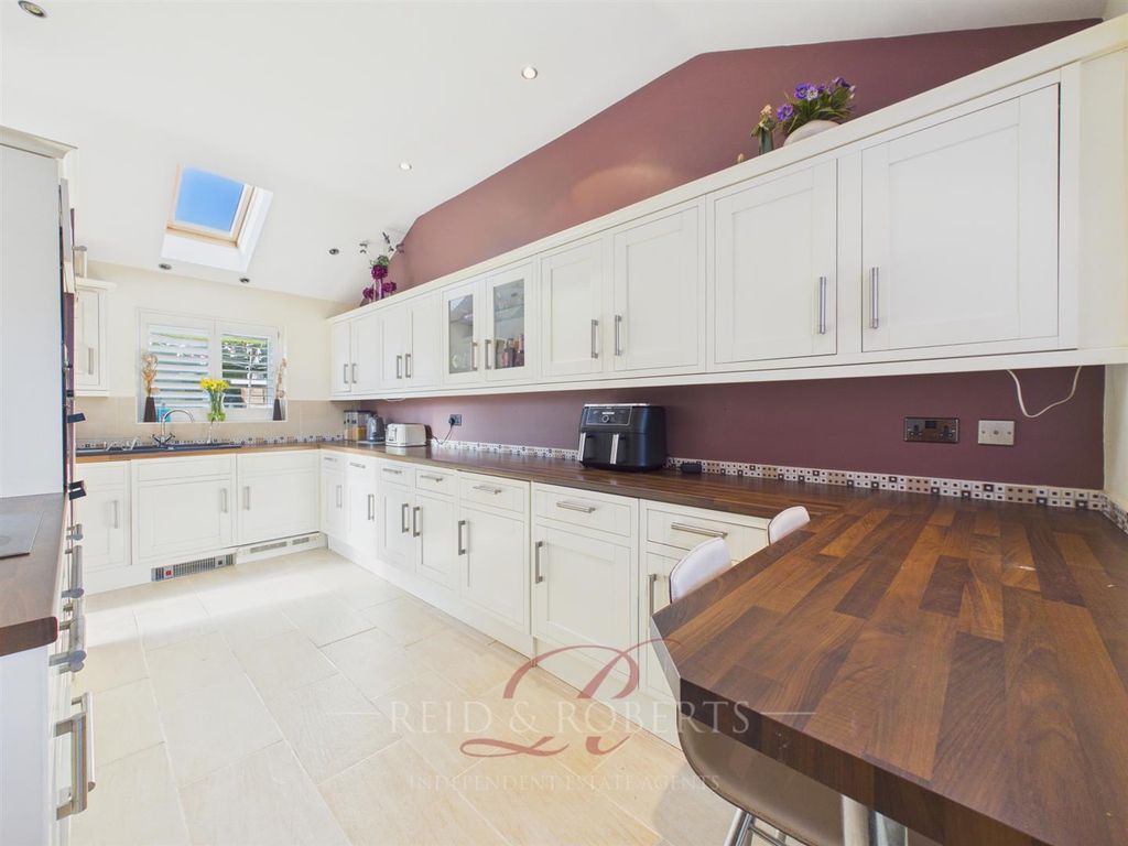 Property photo 1 of 28 Cam04884G0-Pr0129-Still018.Jpg