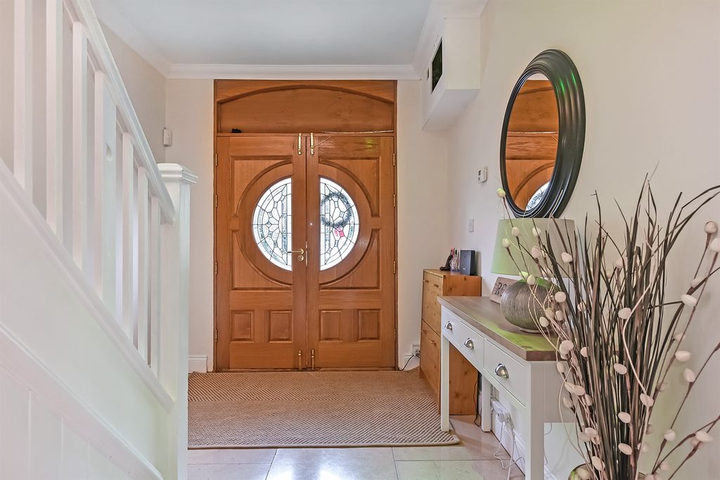 Property photo 2 of 32