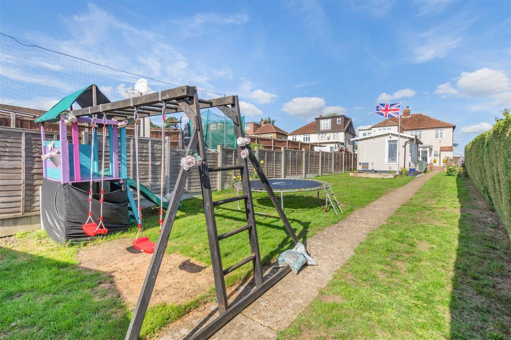 Property photo 3 of 18 8665253-Exterior04.Jpg