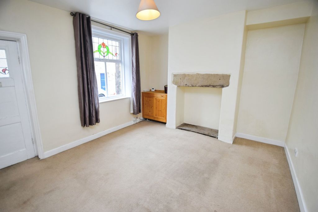 Property photo 3 of 11 789B0A99-Lounge 201