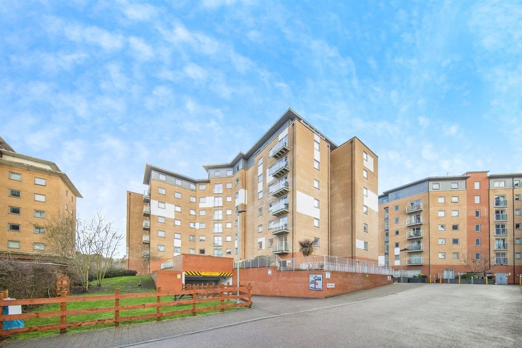 Property photo 1 of 12