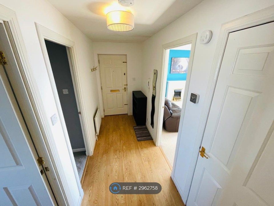 Property photo 2 of 9 Hall
