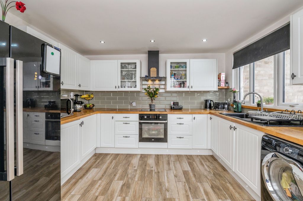 Property photo 3 of 17 26Thewillowsthewillowsbasildonss132Es-8