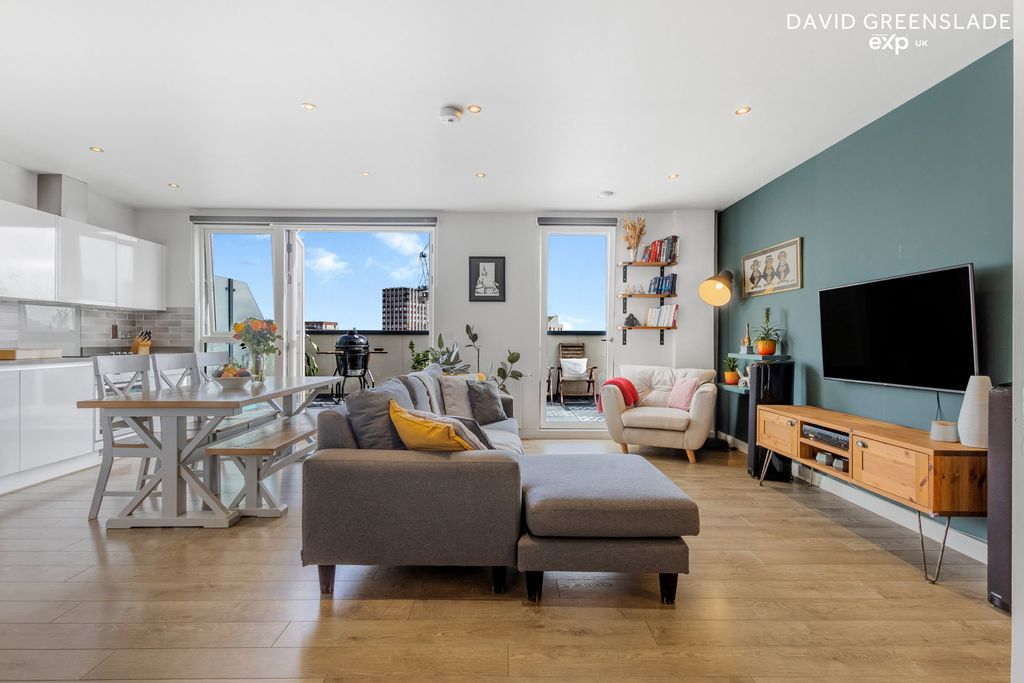 Property photo 1 of 32