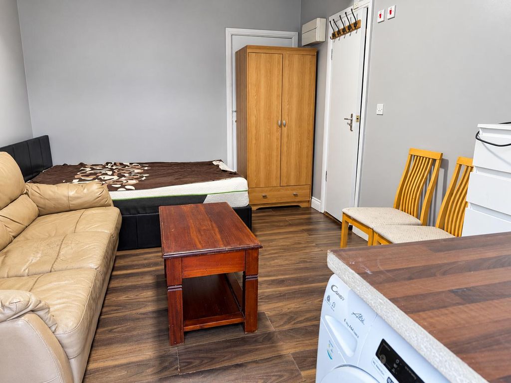 Property photo 1 of 3