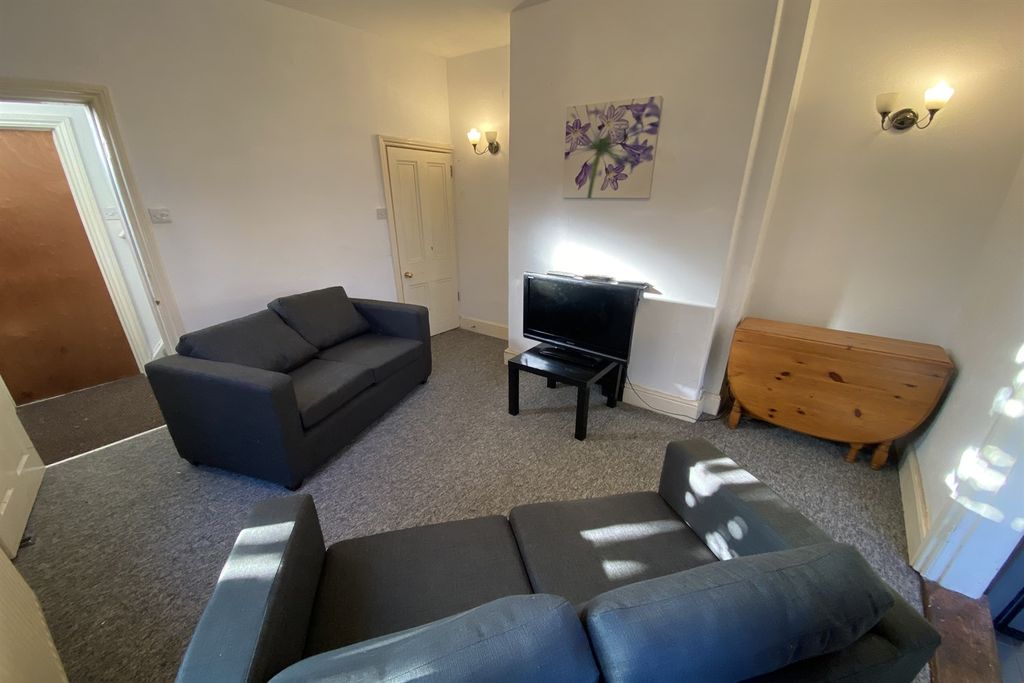 Property photo 1 of 14 (Main)