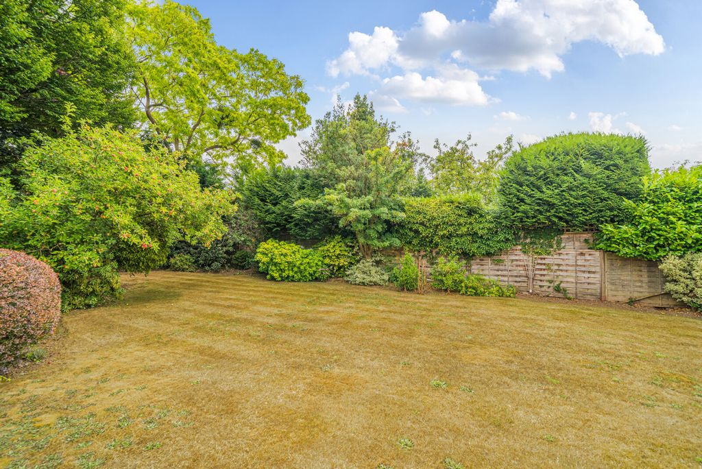 Property photo 3 of 14 Garden