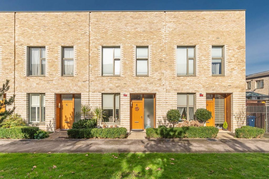 Property photo 2 of 17