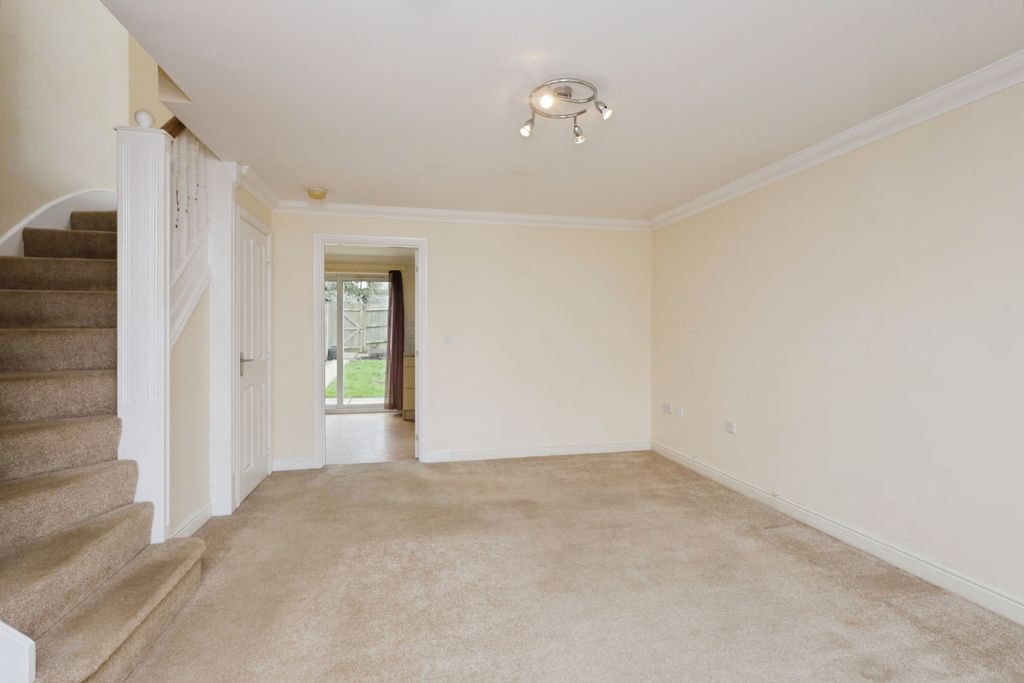 Property photo 2 of 17 Lounge