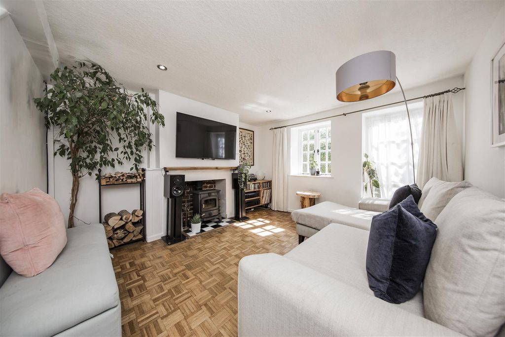Property photo 2 of 35 Cosy Lounge