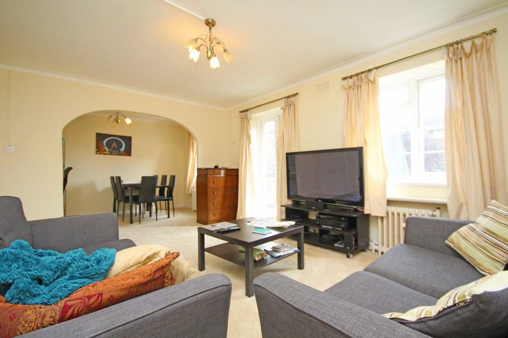 Property photo 2 of 3