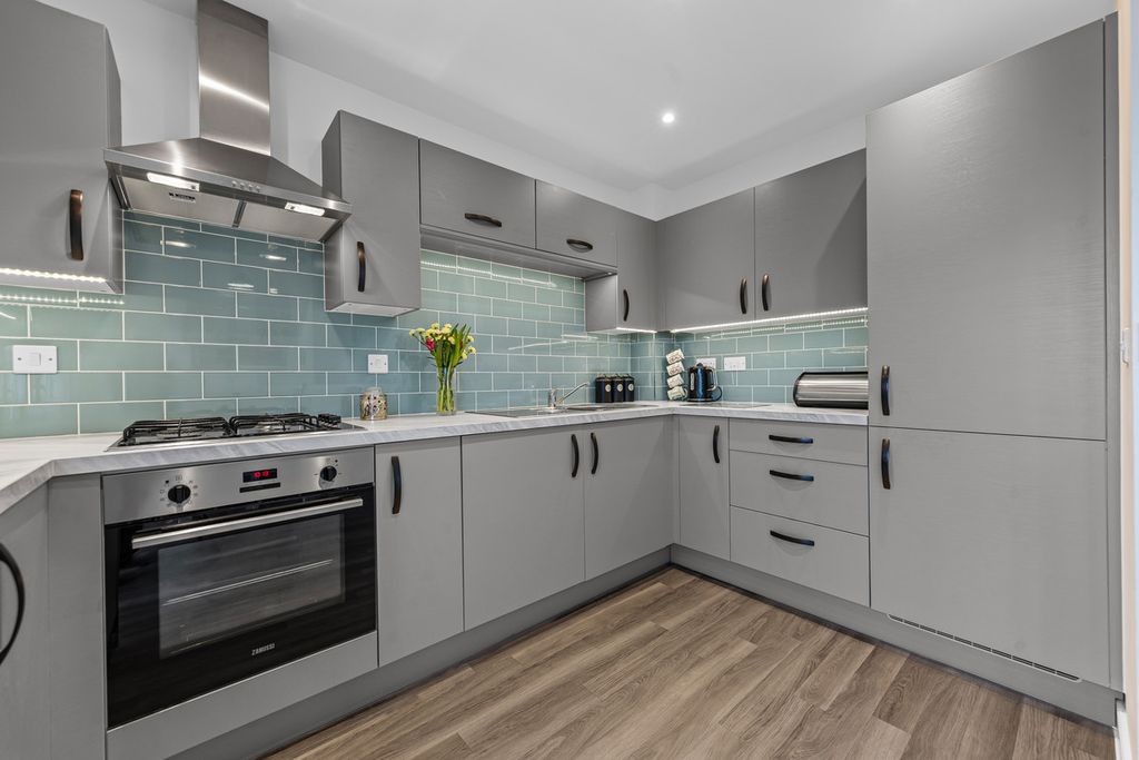 Property photo 2 of 26