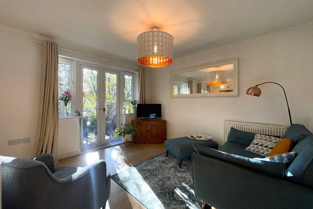 Property photo 2 of 11 5