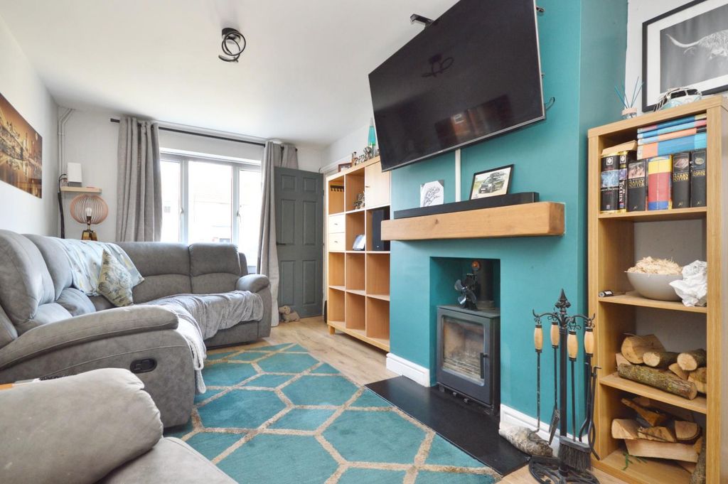 Property photo 2 of 18 Sitting Room