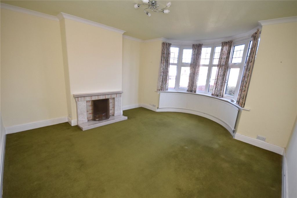 Property photo 2 of 14 Lounge