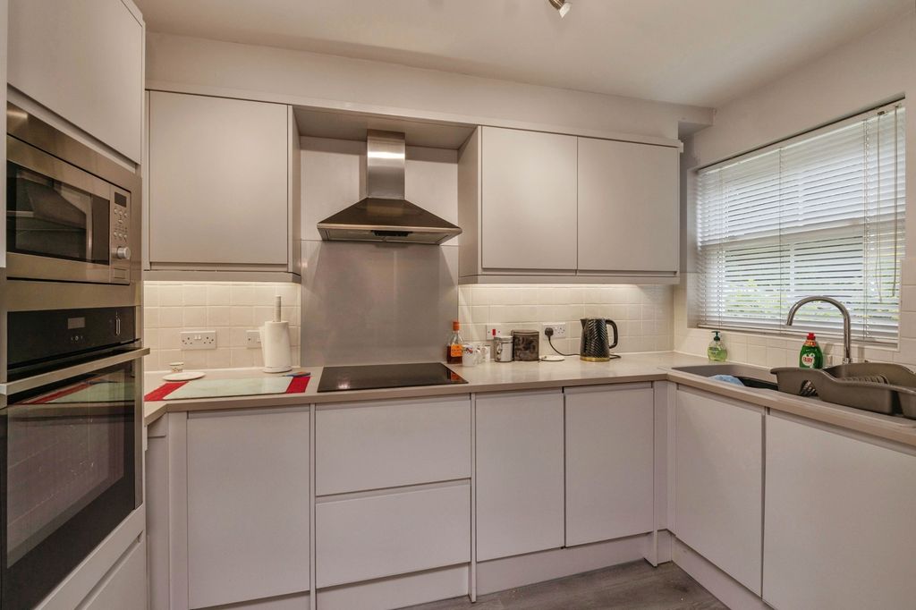 2 bed flat for saleStock Road, Billericay, Essex CM12