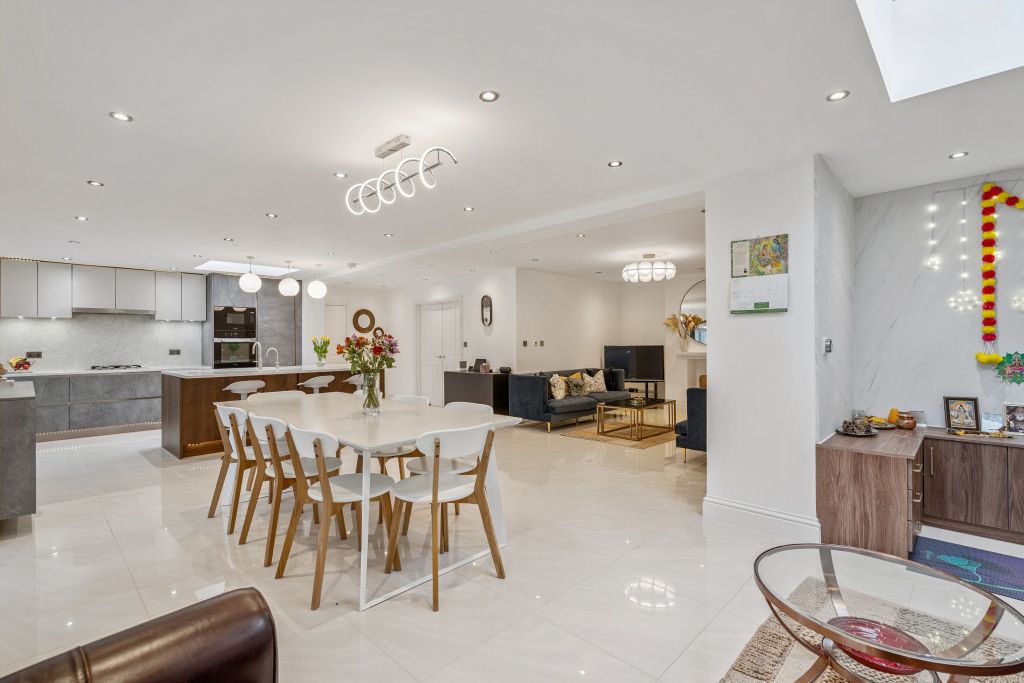 Property photo 3 of 19