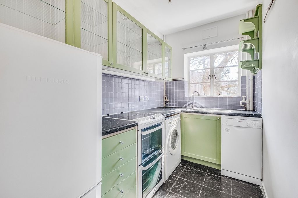 Property photo 2 of 9 Kitchen
