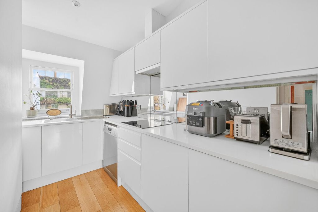 Property photo 3 of 14 Kitchen