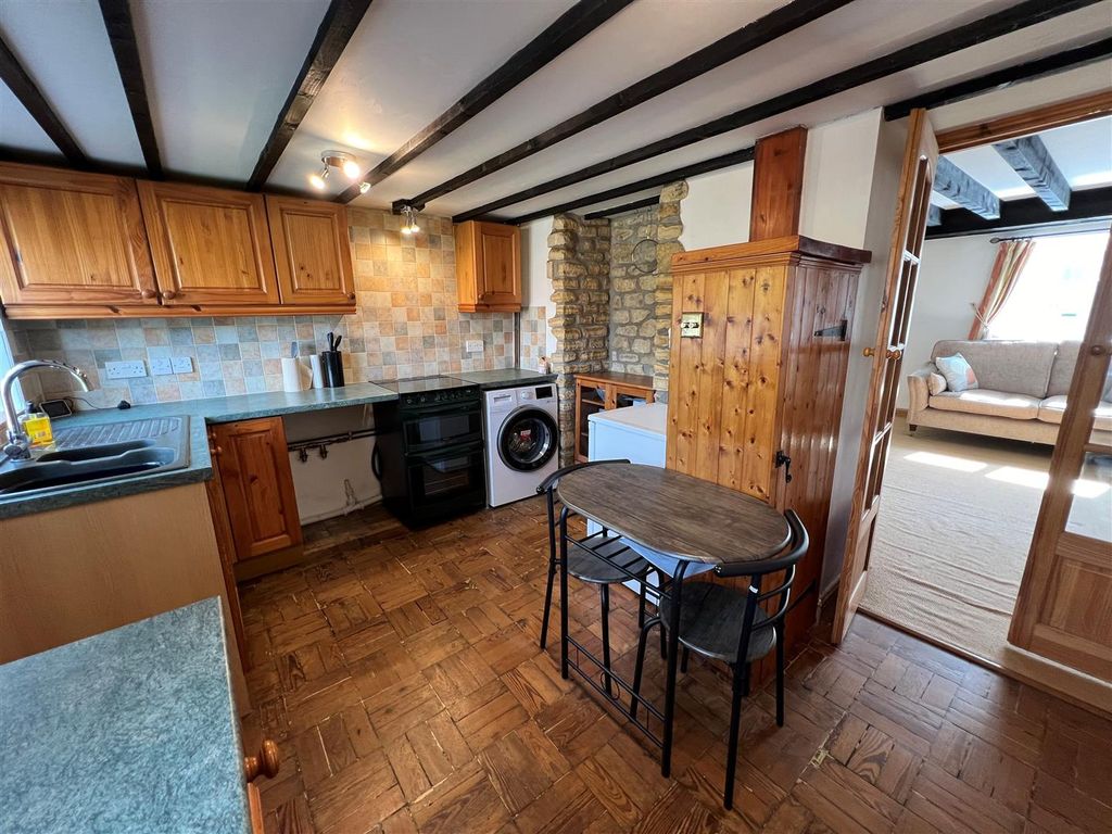 Property photo 3 of 14 Kitchen 3.Jpg