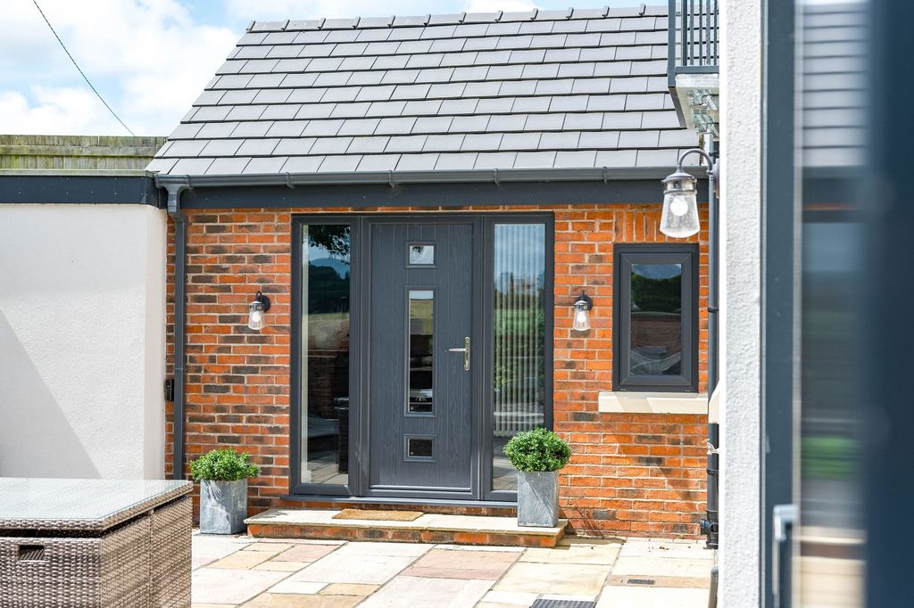 Property photo 3 of 41