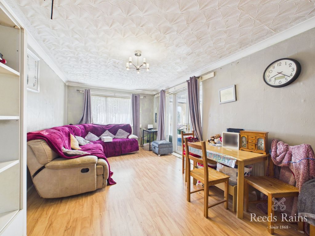 Property photo 2 of 15 Sitting Room