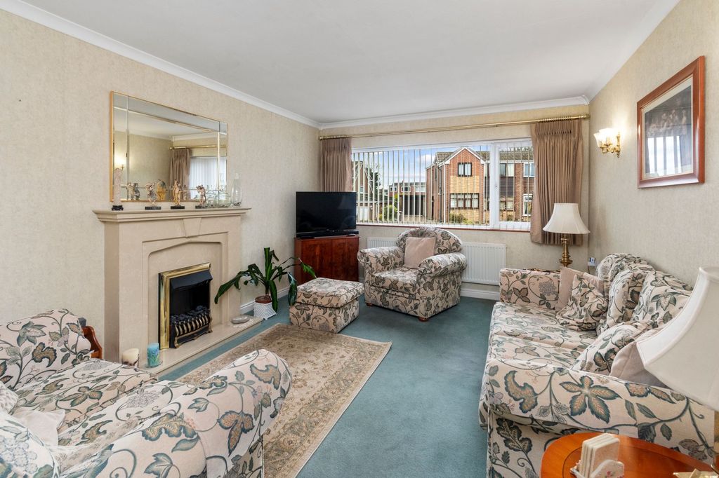 Property photo 3 of 32