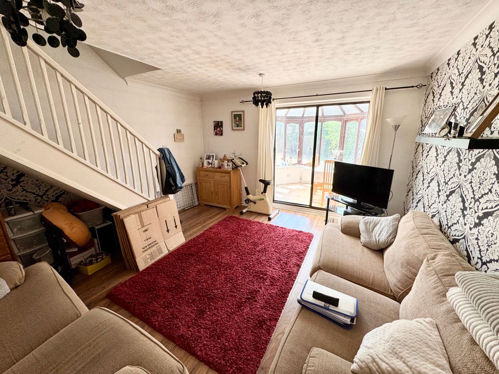 Property photo 3 of 6 16 Bowers Close - Living Room