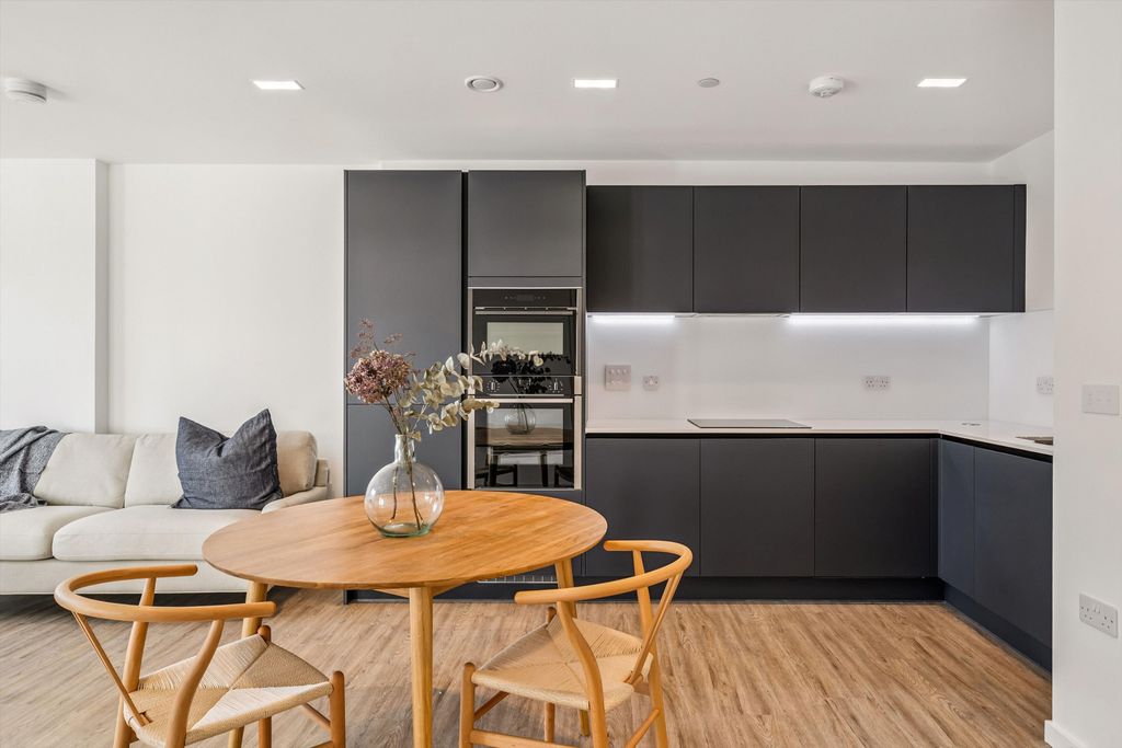 Property photo 2 of 12 Image