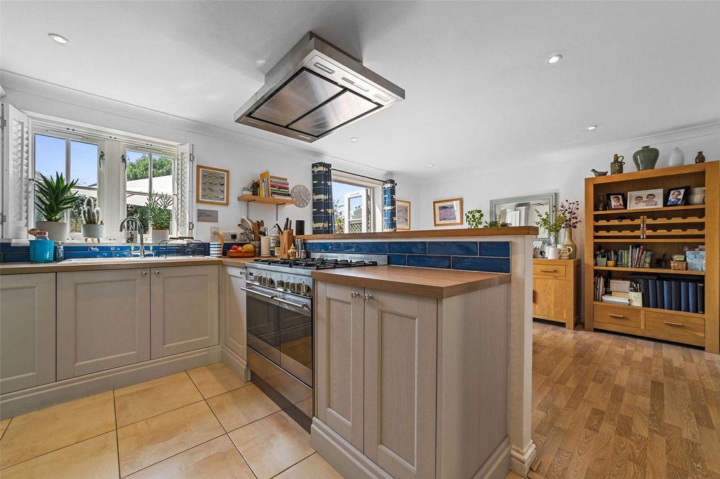 Property photo 2 of 16 Picture No. 05