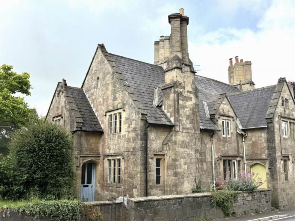 Property photo 1 of 16 External