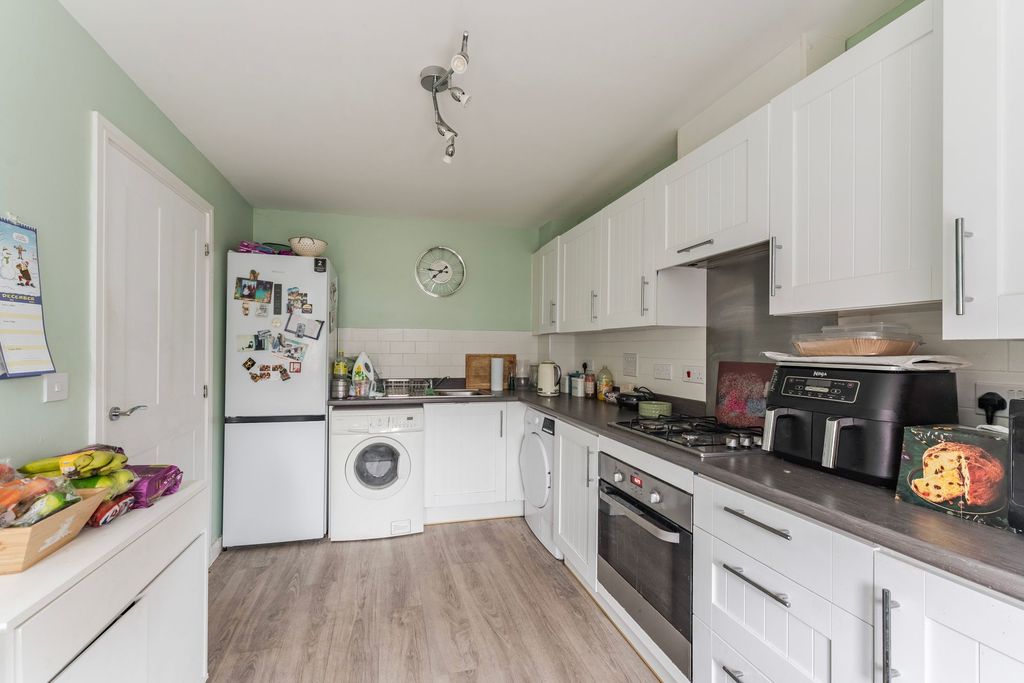 Property photo 3 of 18