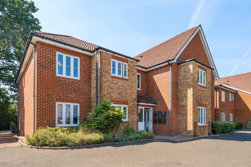 Property photo 1 of 19 1-6A8310088A48E-1...