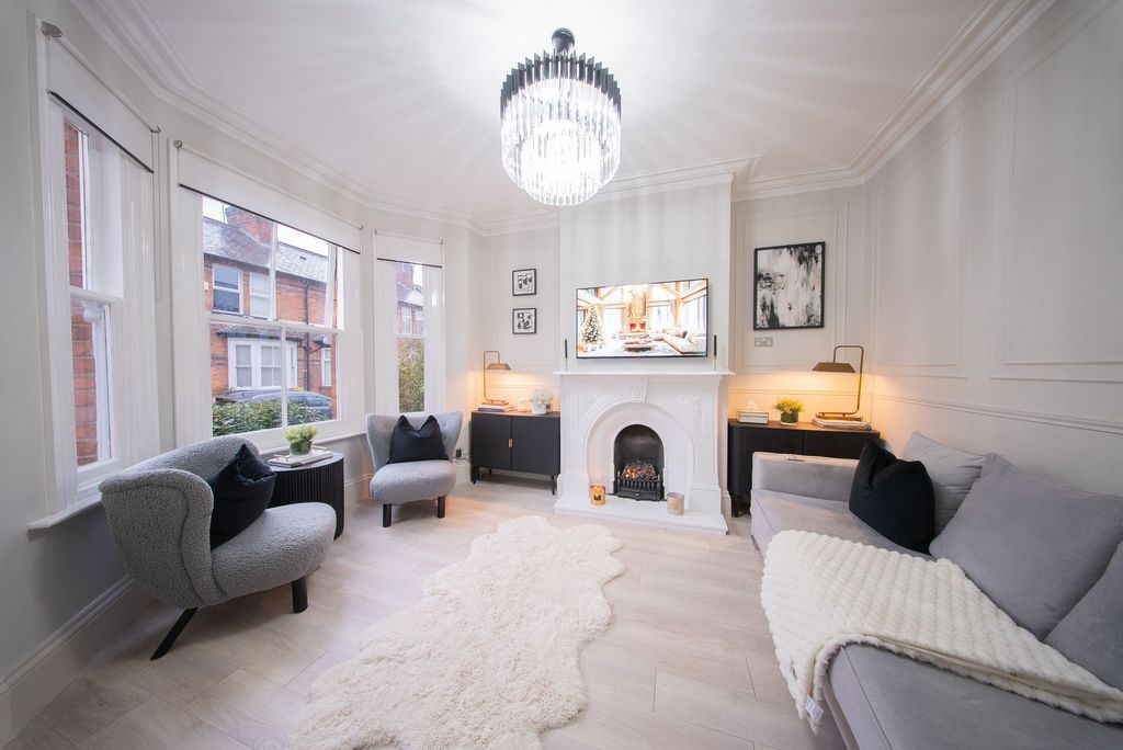 Property photo 2 of 9 Living Room