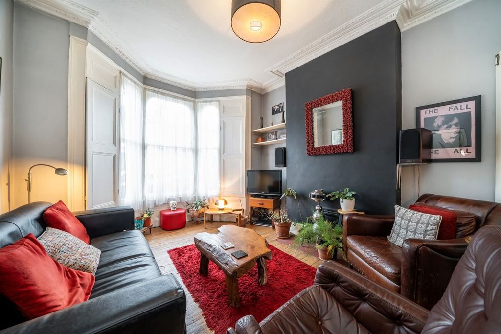 Property photo 3 of 8