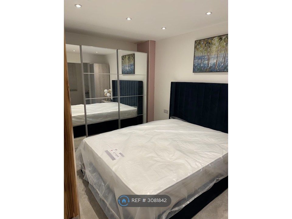 Property photo 1 of 17 Bedroom