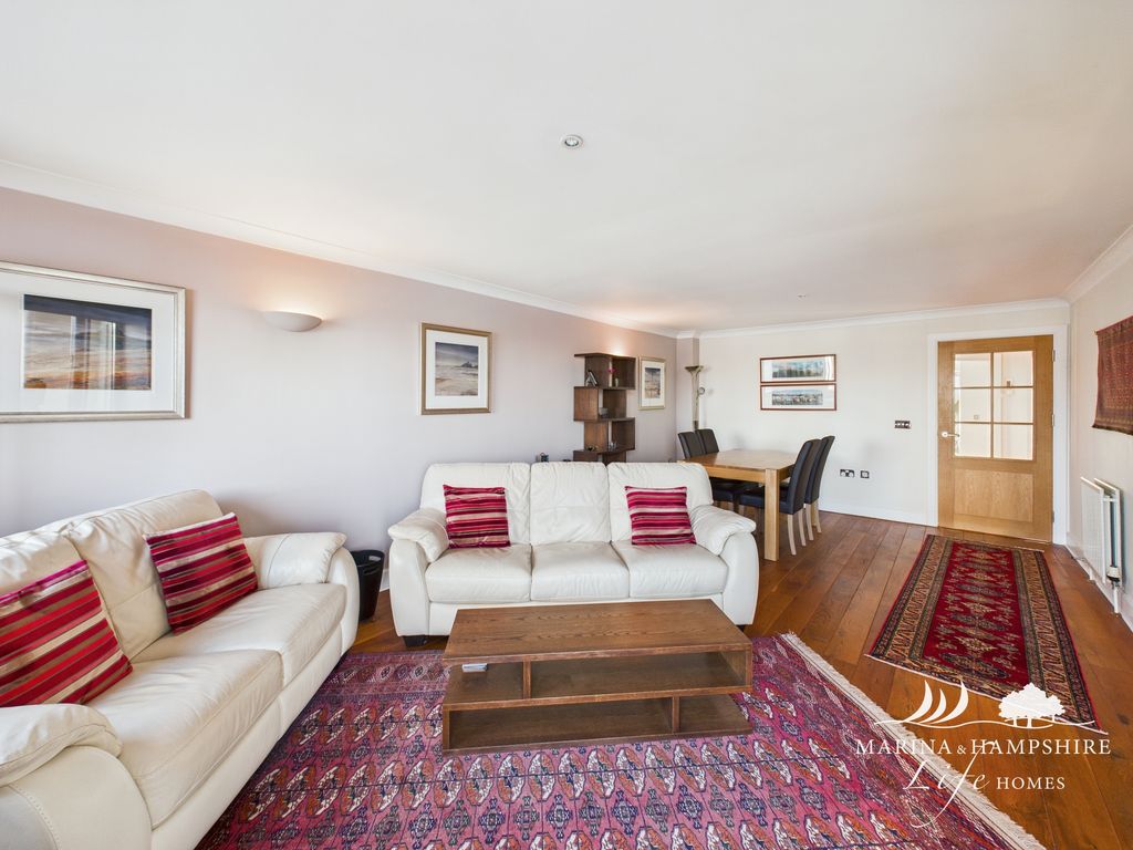 Property photo 2 of 40 Cam03915G0-Pr0027-Still026