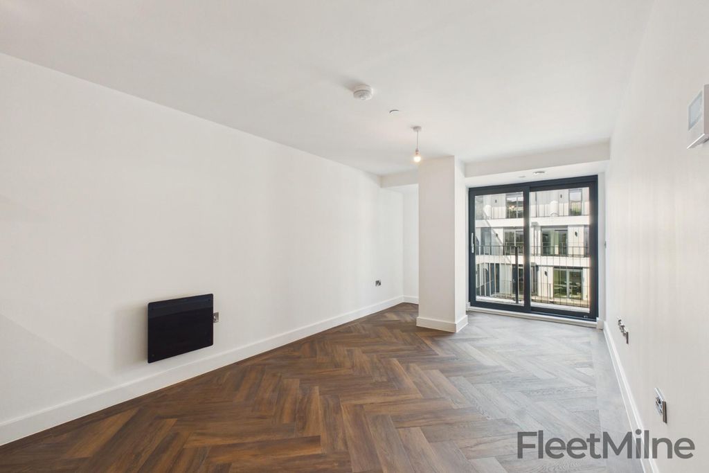 Property photo 1 of 14 Living Room