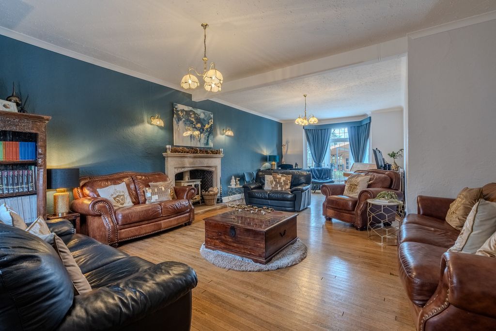 Property photo 2 of 32