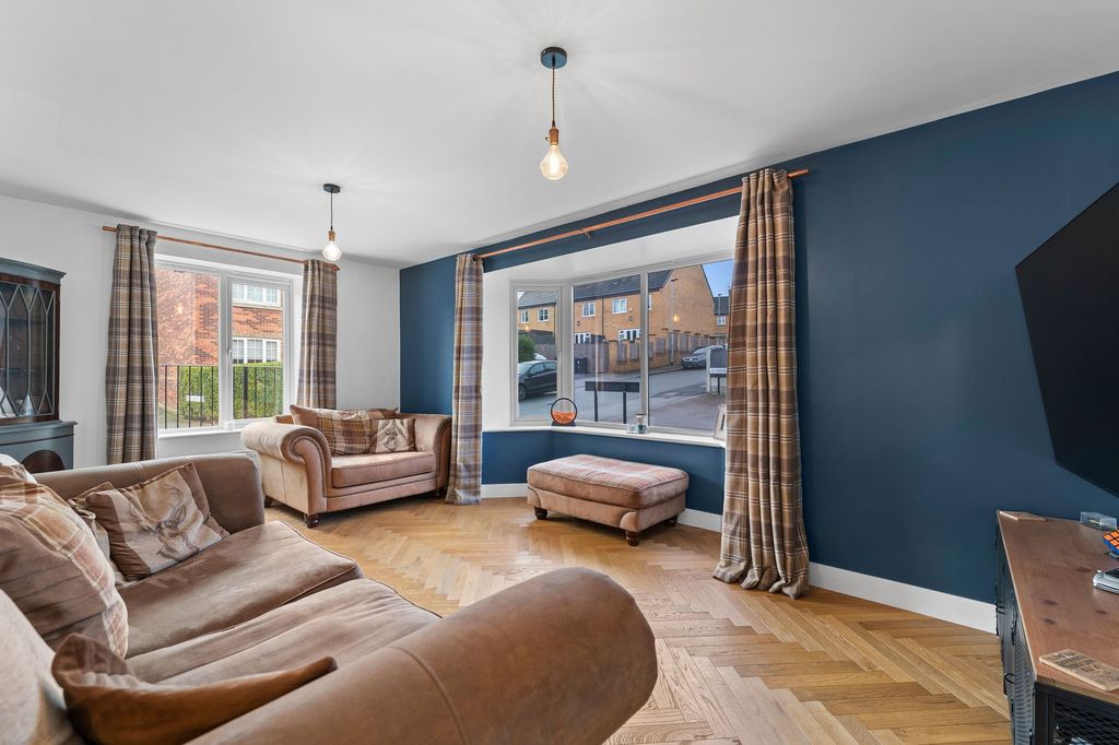 Property photo 3 of 33