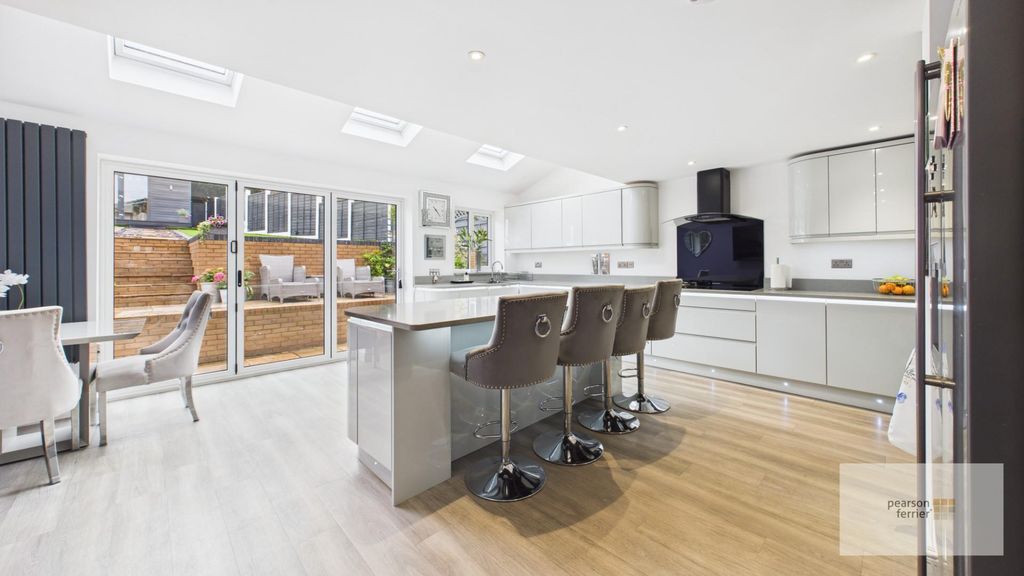 Property photo 1 of 27