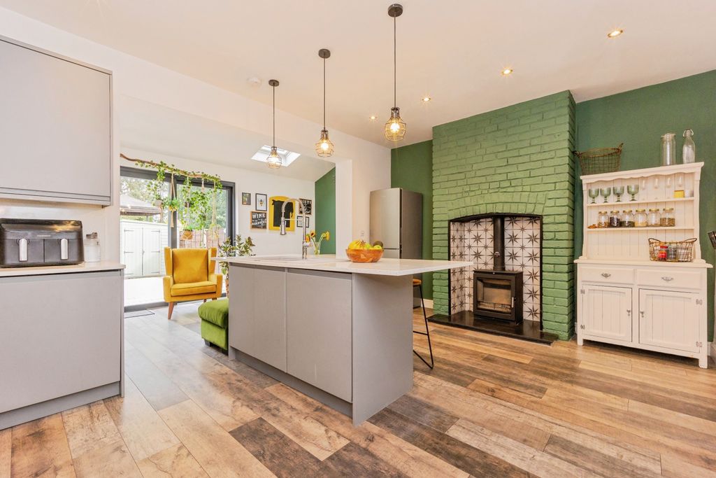 Property photo 2 of 13