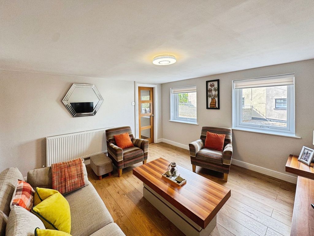 Property photo 3 of 37